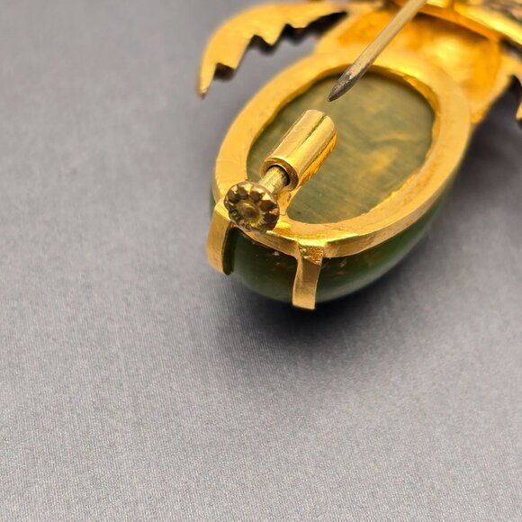 Art Deco Gold-Tone Beetle Brooch Green Bakelite Body Crystal Eyes Trombone Clasp - Picture 8 of 10